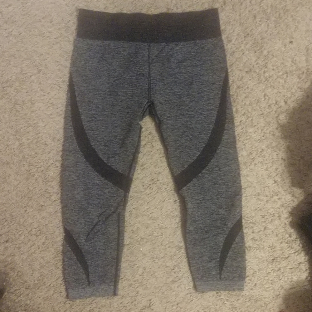 Women's Medium charcoal calf length workout pants